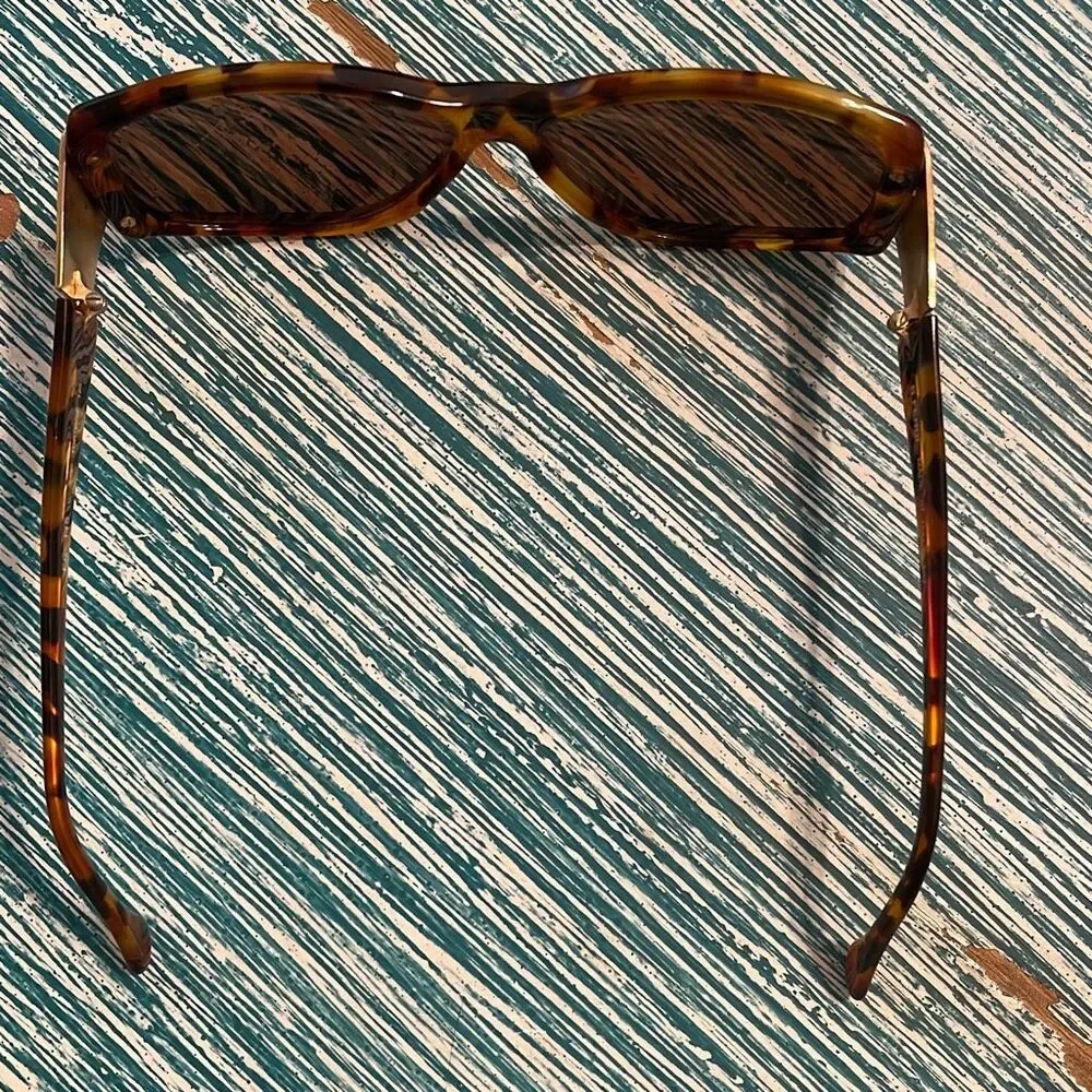 FENDI Vintage Classic Tortoise Shell Sunglasses - Picture 4 of 9